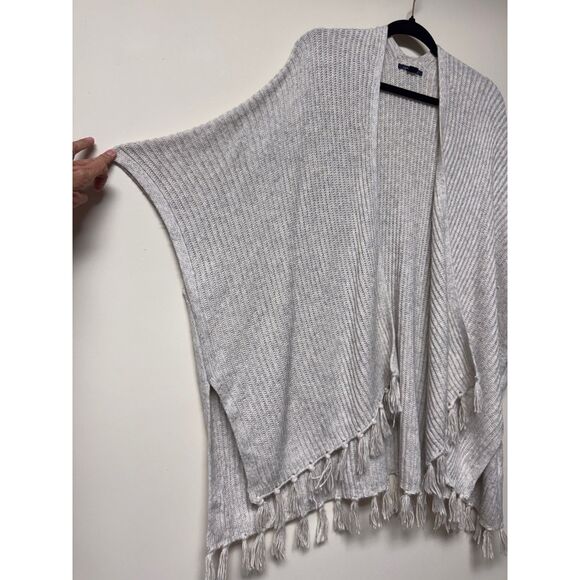 AMERICAN EAGLE Knit Fringe Sweater Poncho, Light Gray, One Size - Picture 4 of 12